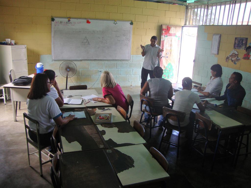 La capacitación en matemáticas induce al docente en el razonamiento lógico y abstracto imagen principal