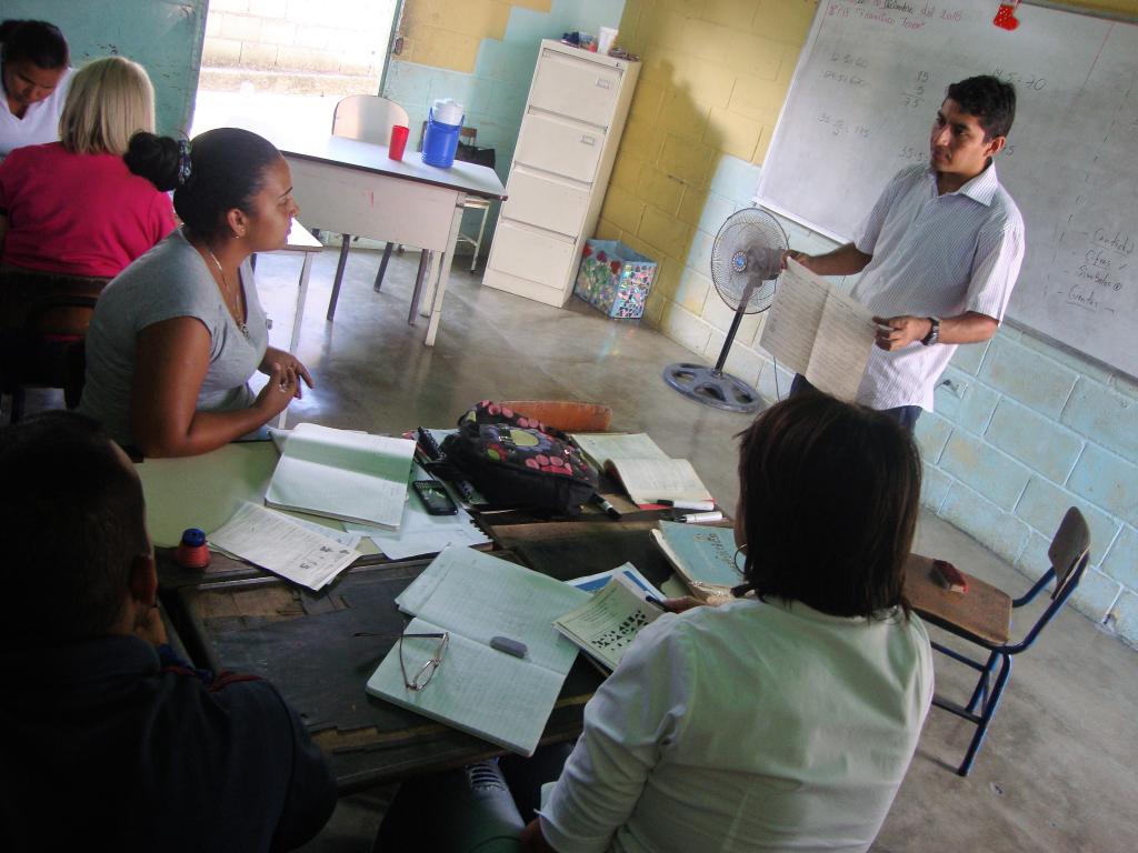 La capacitación en matemáticas induce al docente en el razonamiento lógico y abstracto imagen