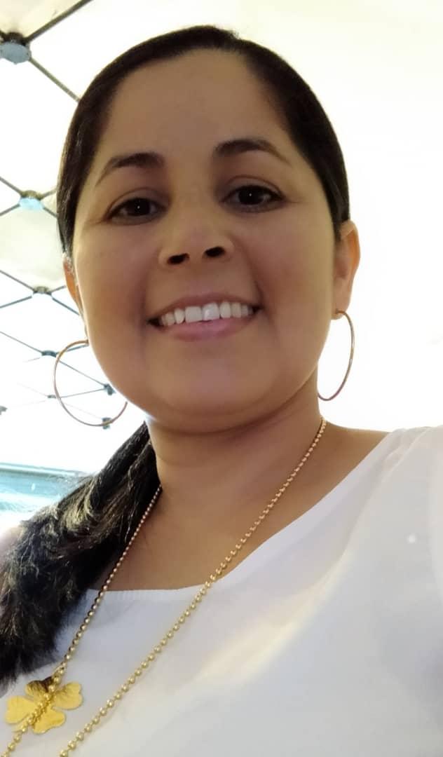 Ruth Alvarez image